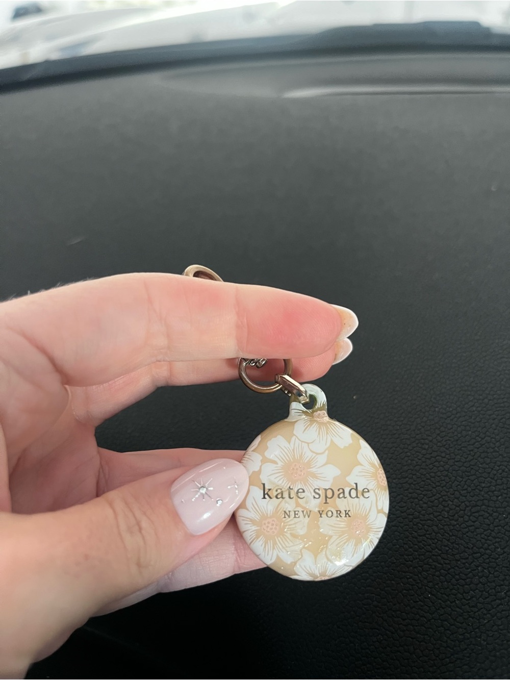 kate spade Cream Floral Round Apple AirTag  with Gold Hardware